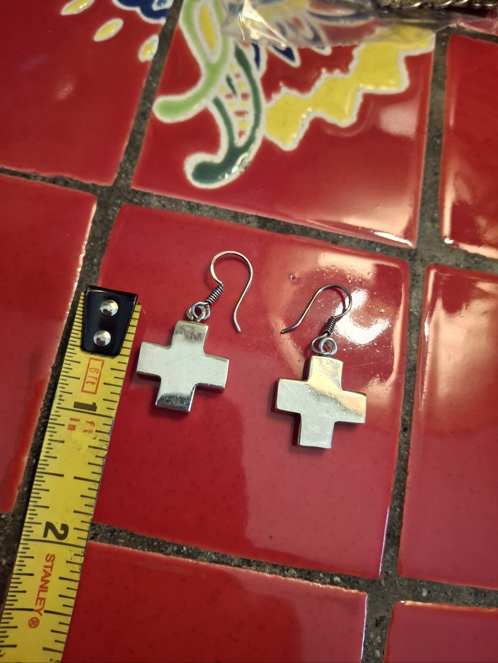Silver CROSS EARRINGS 3/4" 750/1000 Silver Vintge Not Hollow Excellent Pre-owned - Picture 4 of 8